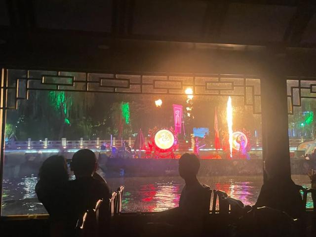 晚上九点，记者暴走3万步，只为了......