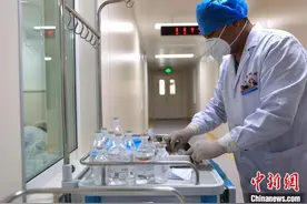 青海藏族男护士本杰加：搭建医患沟通新桥梁图片