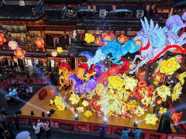 震撼亮灯！豫园灯会36天超长待机演绎魔都古今未来