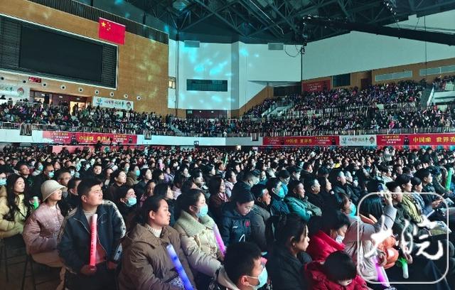 长丰草莓文化旅游节甜蜜启幕 慕容晓晓等歌手现场助唱