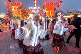 “迎春庙会”大年初一回归 石景山游乐园首办新春“灯火游园会”图片