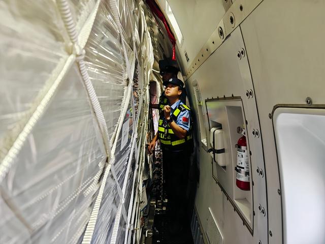 “空中丝绸之路”加速织密 打造枢纽经济新高地