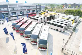 “南宁制造”打开中东市场大门——广西申龙与沙特首批高端定制大客车订单交付图片