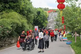 老“游”所乐  尽享春日好光景 ——果园镇爱心志愿团队组织敬老院老人踏春赏花图片