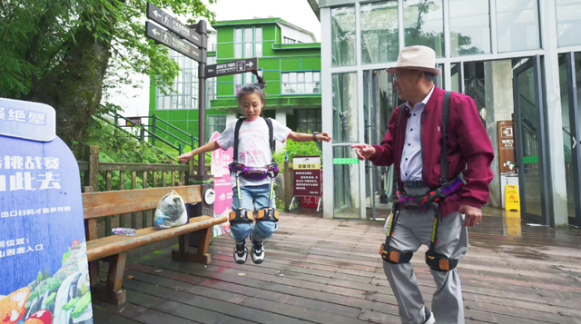 不同年龄段的爬山答案都在瓦屋山！