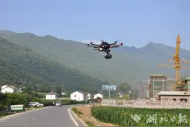 神农架筑牢森林防火墙  空中有飞机 路口有探头 林内有巡护图片