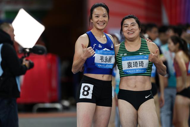 韦永丽和袁琦琦携手谢幕