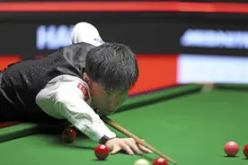 28岁新星对决50岁传奇，赵心童冲击中国首个斯诺克世锦赛冠军图片