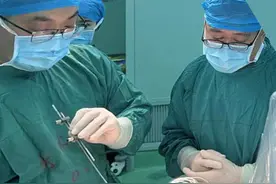 “颤抖人生”获转机！东营市人民医院精准“利器”治疗特发性震颤图片