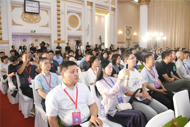 智启能源革命•数绘零碳未来！第十三届能源科学家论坛在包头举行