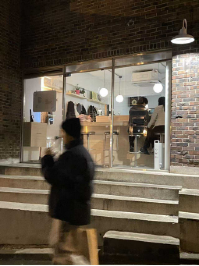 中国人嫌“村”的首尔，在街头上演“东亚故事”