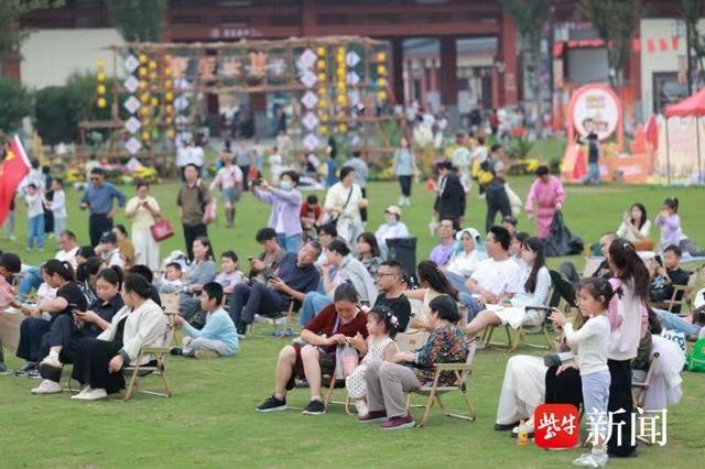 连云港孔望山菊花展启幕 沉浸式游园打造秋日盛宴