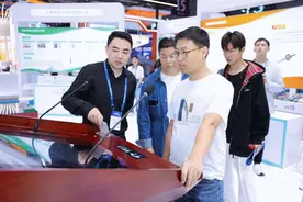 戳空气就能操纵设备？高交会这款“黑科技”让世界“浮现”眼前图片