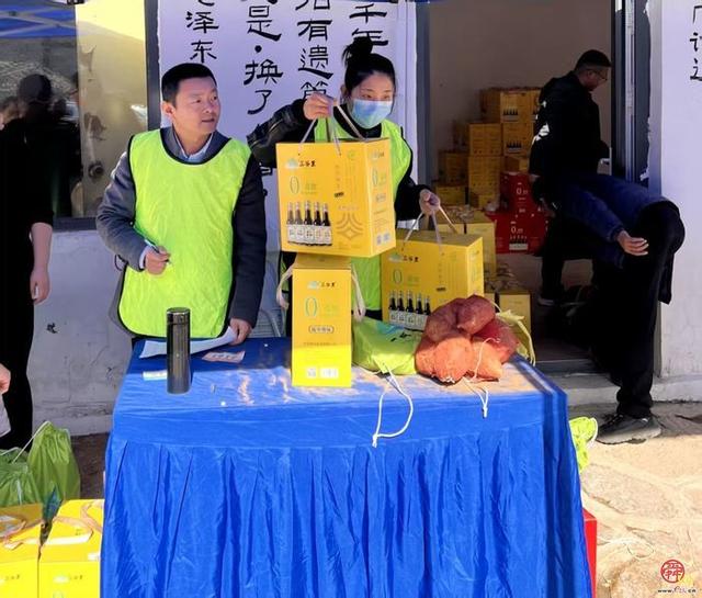 一城山色有滋有味，酱心传承非遗添香！北明“三谷里”亮相垛庄百峪大顶登山嘉年华