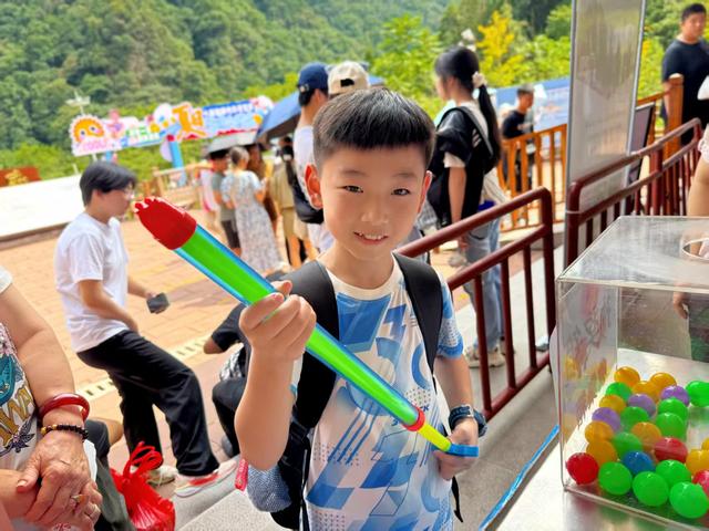 张家界十里画廊观光电车夏日寻宝：百万豪礼+清凉福利燃爆暑期