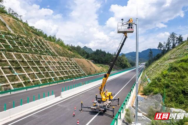 9月29日！炉慈高速正式运营 张家界串联三峡构建2.5小时旅游圈