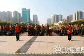 好男儿当兵去！荆州地区新兵满腔热血奔赴军营图片