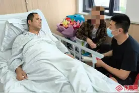 对话“梅大高速塌方”亲历者谢文新：一跪一爬 抱着小女孩往土坡上求救图片