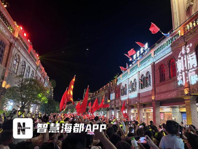 百年骑楼光影映烽火！泉州中山中路昨夜“红”了……