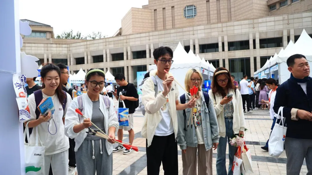 辽宁文旅市集惊喜“亮相”北大清华 碰撞“文旅+名校”新火花
