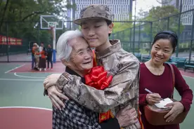 多图｜光荣入伍！深圳女兵，又飒又美图片