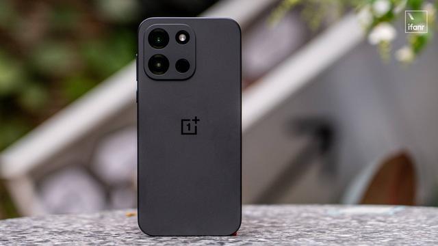 一加 Turbo 6 体验：9000mAh 大电池配 27W 反向快充	，能打电话	、打游戏的充电宝