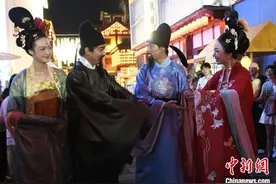 重庆荣昌上演古风服饰巡游 展示中国传统文化魅力图片