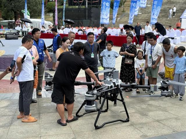 “空中能手”现身同心公园！
