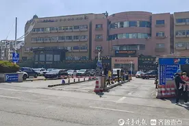 误入停车场20秒缴费2元！市南这个停车场入场即收费很多人中招图片