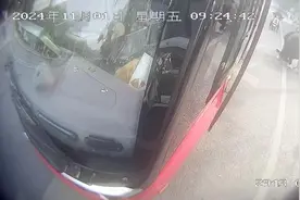 遇见有人摔倒怎么办？她以行动给答案图片