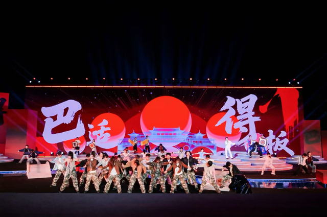 高端专访｜以山水为幕，以光影为笔，用电影叙事绘就巴蜀文旅新画卷    “电影人公益示范行”中国影协文志愿服务走进四川绵阳梓潼！