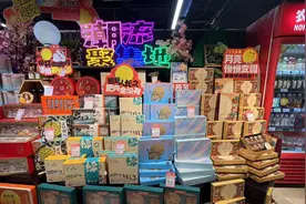 月饼包装厚重，价格不菲？记者实探：确有“隆重”包装，但也有简装图片