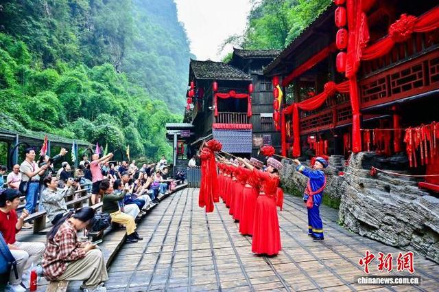 湖北宜昌：非遗映三峡 文旅融合焕生机