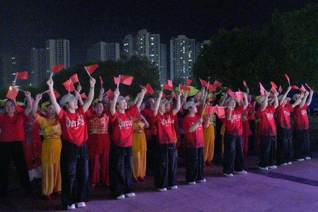 今日英州，共庆华诞！这3个地标里，藏着我们十年的骄傲