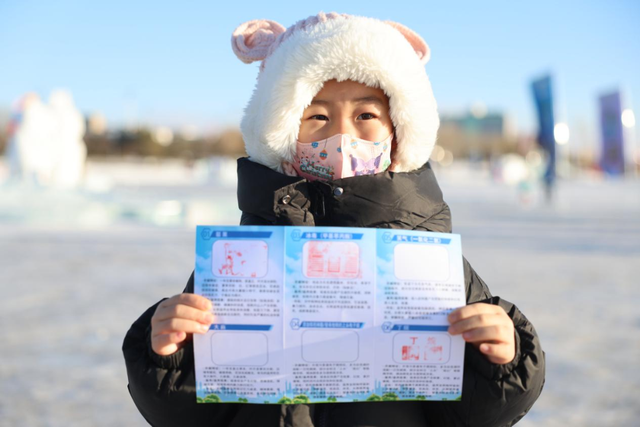 禁毒宣传邂逅绝美雪雕，欢声笑语播撒禁毒种子