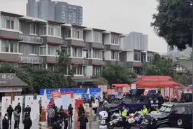 硬核警用装备展！市民沉浸式体验“摸得着的安全感”图片