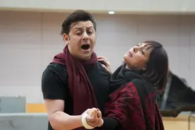 《游吟诗人》时隔六年即将回归 歌唱家们排练现场飙戏图片