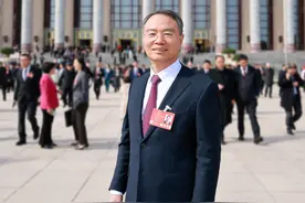 徐冠巨代表：及时修订《国民经济行业分类》，纳入新兴产业图片