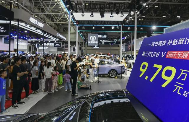 游客增加、文创品卖爆、商圈营业额涨了……这个假期，福州上大分！