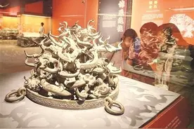 领略青铜时代曾楚艺术魅力图片