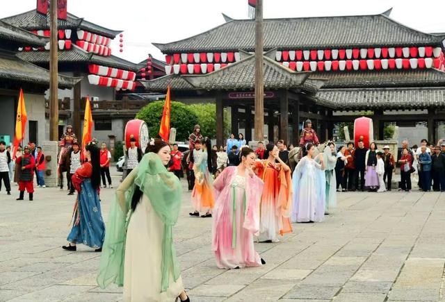 别错过！三国赤壁古战场国庆中秋假期“穿越”盛宴开启，首日接待游客超万人