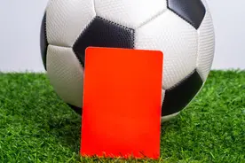 裁判也要升降级！中国足协公布评判标准：关键错漏判影响评分图片