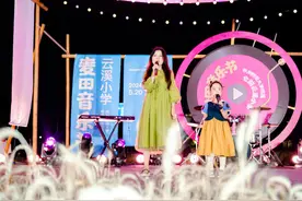 夜幕下麦田变舞台！仓前云溪小学首届麦田音乐节火热开唱图片