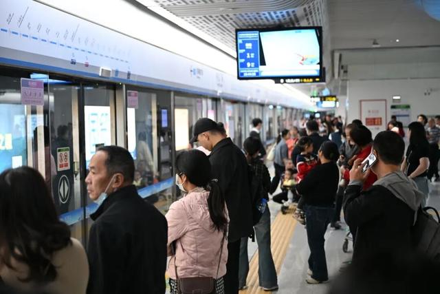 东莞地铁人气爆棚！下周来这个镇徒步、赏景、领福利！