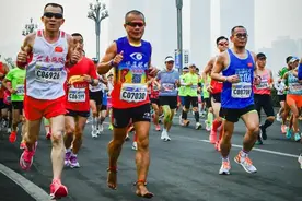 2024重马开跑 华厦眼科为选手助力图片