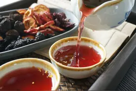健康小站 | 夏季总口干，医生介绍两款养生茶，在家就能做图片