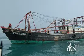 渔船碰撞进水5人被困，汕尾海洋综合执法人员成功救援图片