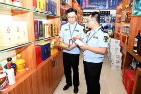 广西来宾市市场监管局持续开展“特供酒”清源打链专项行动图片