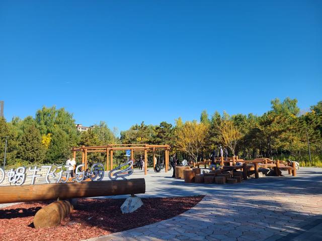 西会休闲园焕新回归，居民打卡秋日美景