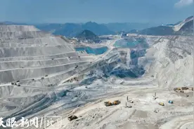 中国最大____矿?《流浪地球》取景地在这！图片